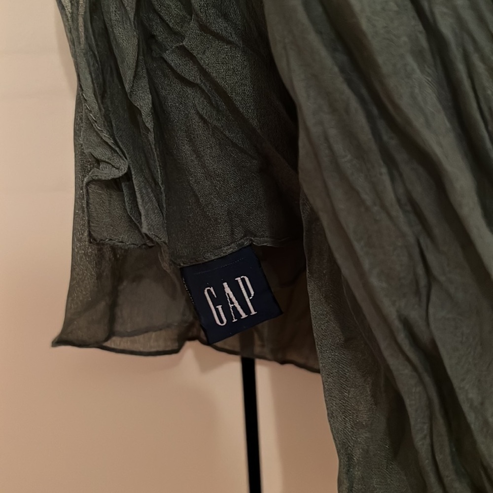 GAP olive green crinkle scarf - Picture 4 of 7